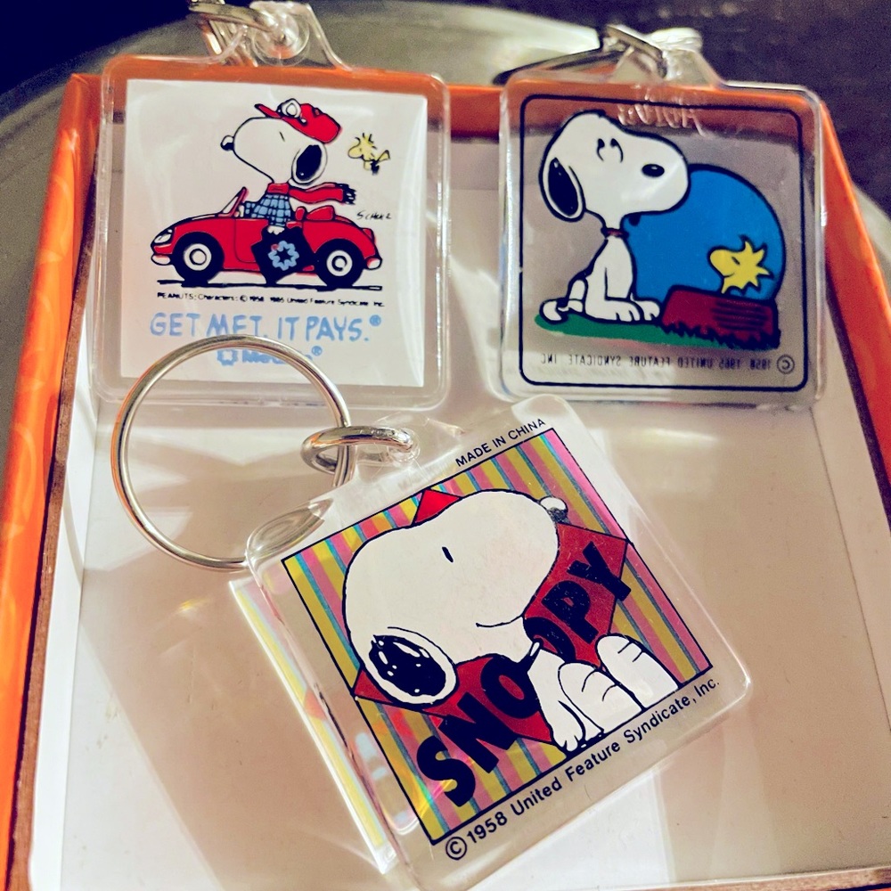 3 vintage Snoopy keychains